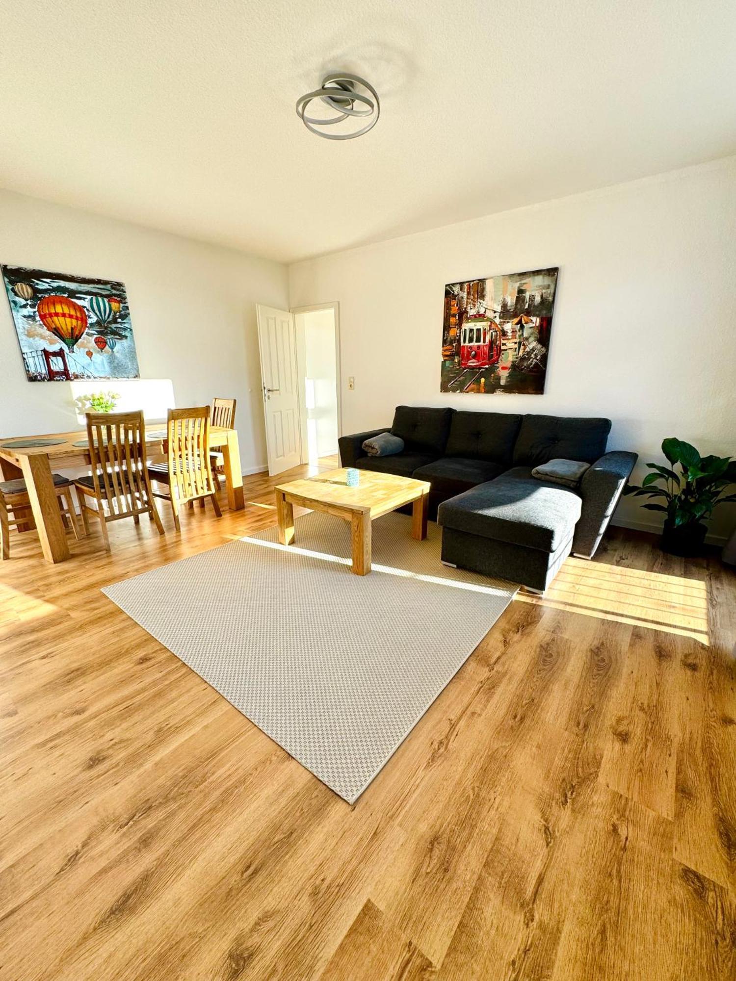 Schicke Wohnung Im Gruenen Hinterhof Schwerin  Luaran gambar